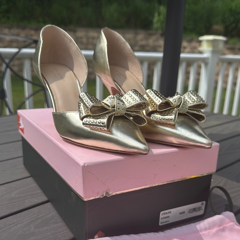New Kate Spade Leather Gold Bow Stud Heels